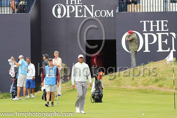 Tiger Woodson on the 18th green during practice at the 2019 Open at Royal Portrush
