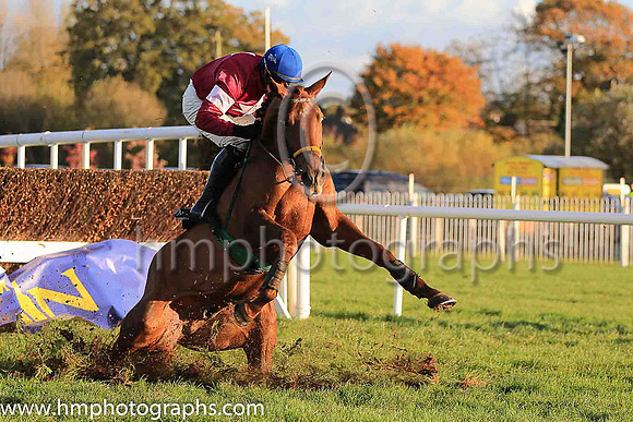 06th Net D'ecosse and Paul Townend ( 5 , maroon, white star, blue cap) Trainer - N Meade , Owner - Gigginstown House Stud