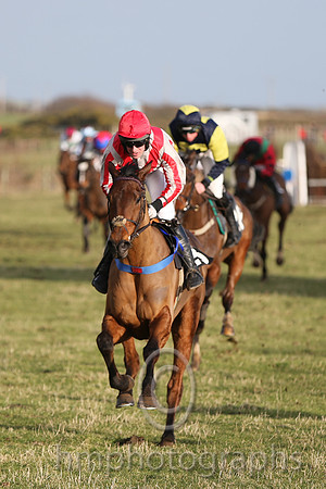 01 Mystical Knight  B O'Neill - Trainer : Colin Bowe, Grey, red chevron