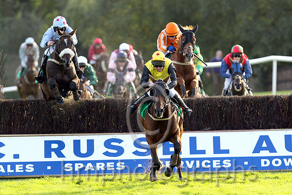 01st Killeen Elegance ( 8 , yellow, black sleeves ) and A.E. Lynch - Trainer : Ms Claire O'Connell - Owner : J. A. O'Connell/Mrs Berna O'Sullivan