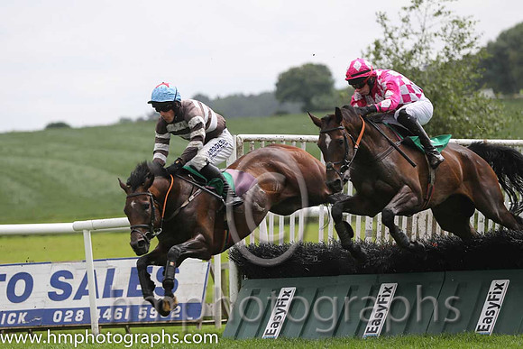05 Graney Town & B Hayes - 5th (3, White, tan hoops) & 03 Virgil Hilts & P D Kennedy - 3rd (4, pink, white diamonds)AA1V0668