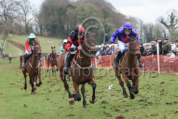 02nd JASPER BEAR and B O'Neill ( 9 , BLACK,red chevrons; black sleeves,red chevrons; black  red qtd cap ) Trainer: D.M. Christie , Owner : Claire Corrigan