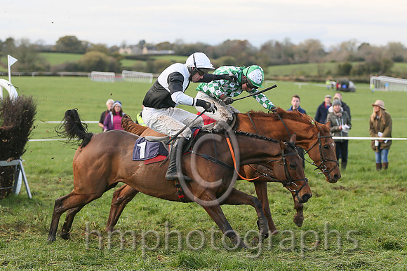 01st TAREESH LANE and N MCParlan ( 10 , GREEN  WHITE CHECK; green,white check sleeves; green cap,white spots ) Trainer: Sean McParlan,, Owner : P. Madine