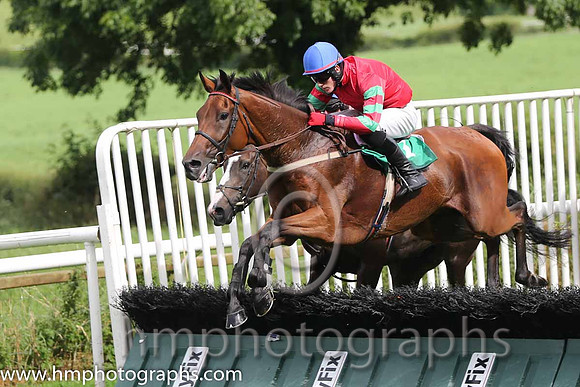 01 Wandering Aengus & S A Shortall - winners (1, red, green and red hooped sleeves) - AA1V0829