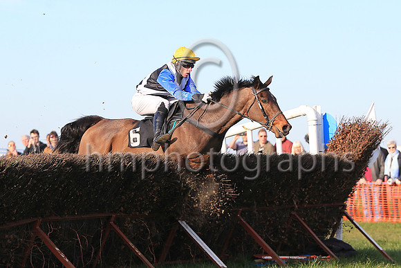 01st ROSSAMILAN and l O'Carroll ( 6 , BLACK,white cross belts; blue sleeves; yellow cap ) Trainer: Paul McAleese , Owner : Laura McAleese