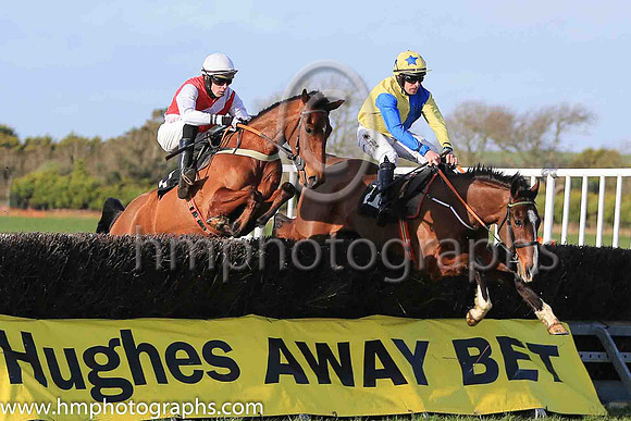 02nd GRADY HOLLOW and B O'Neill ( 11 , YELLOW  BLUE HLVD; yellow sleeves; yellow cap,blue stars ) Trainer: Colin Bowe,, Owner : Miss. Maria Kavanagh