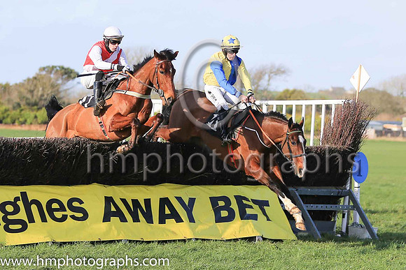 02nd GRADY HOLLOW and B O'Neill ( 11 , YELLOW  BLUE HLVD; yellow sleeves; yellow cap,blue stars ) Trainer: Colin Bowe,, Owner : Miss. Maria Kavanagh