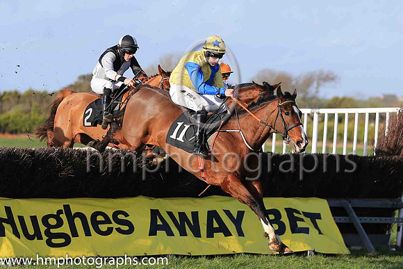 02nd GRADY HOLLOW and B O'Neill ( 11 , YELLOW  BLUE HLVD; yellow sleeves; yellow cap,blue stars ) Trainer: Colin Bowe,, Owner : Miss. Maria Kavanagh