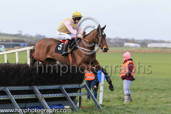 01st WILL CARVER and J G Gainford ( 5 , PINK  YELLOW CHECK; pink sleeves; yellow cap ) Trainer: Warren Ewing,, Owner : Warren Ewing