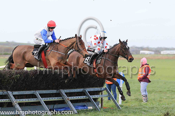 WESTERN LIMITS and B O'Neill ( 7 , WHITE; royal blue sleeves; red cap ) Trainer: B.R. Hamilton,, Owner : Brian Hamilton