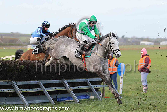 QUARRY LANE LAD and M J O'Hare ( 15 , EMERALD GREEN,white cross belts; emerald green sleeves; emerald green  white qtd cap ) Trainer: J.G. Cosgrave,, Owner : Peter Mackin