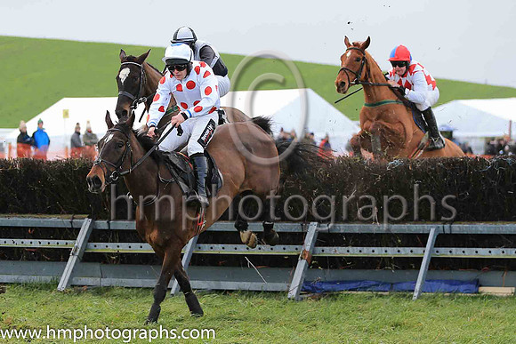 SAND LODGE and B Lawless ( 16 ,Antrim (H)- RED  WHITE DIAMONDS; white sleeves; red  royal blue qtd cap ) Trainer: Rodney Ian Arthur,, Owner : Rodney Ian Arthur