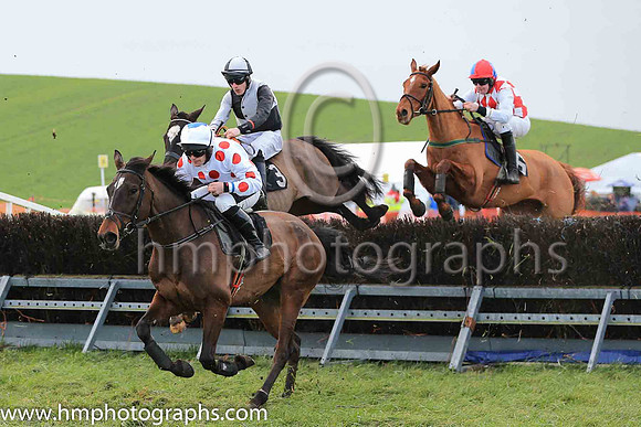 SAND LODGE and B Lawless ( 16 ,Antrim (H)- RED  WHITE DIAMONDS; white sleeves; red  royal blue qtd cap ) Trainer: Rodney Ian Arthur,, Owner : Rodney Ian Arthur