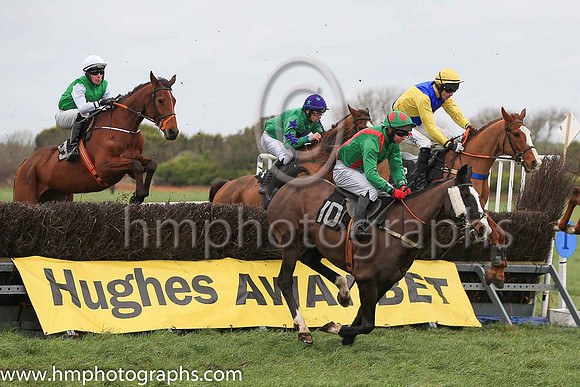 02nd CHOSEN DREAM and N McParlan ( 10 , EMERALD GREEN,red braces; emerald green sleeves; emerald green cap,red diamonds ) Trainer: Graham McKeever,, Owner : Margaret A. Simpson