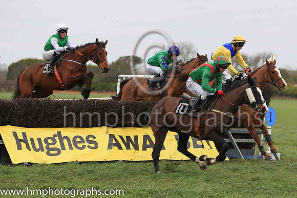 04th CHASE END CHARLIE and O M'Gill ( 9 , EMERALD GREEN; white sleeves; white cap ) Trainer: Gary McGill,, Owner : Oran McGill