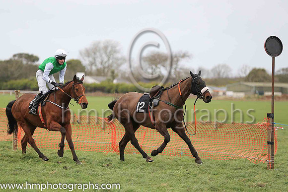 TYCOON PRINCE and S Connor ( 12 ,Antrim (H)- BLACK  WHITE QTD; black  white hlvd sleeves; white cap ) Trainer: Colin S. McKeever,, Owner : W.W. Dennison