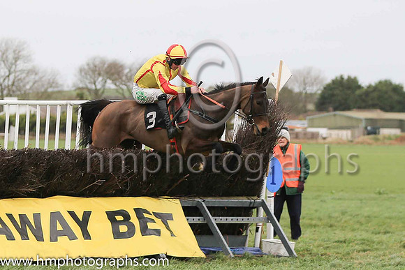 02nd DOUBLE SMART and D G Lavery ( 3 , YELLOW,red seams; yellow sleeves,red diabolo; yellow  red qtd cap ) Trainer: Patrick Eugene Turley,, Owner : Andrew S. Pearson