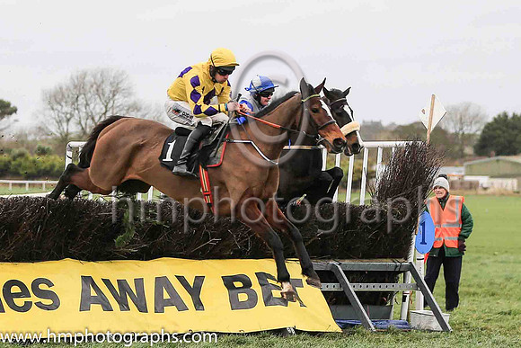01st MT LEINSTER GOLD and B O'Neill ( 1 , YELLOW,purple triple diamond; yellow,purple diamonds sleeves  purple diamond sleeves; yellow cap ) Trainer: Colin Bowe,, Owner : Anthony Kearns