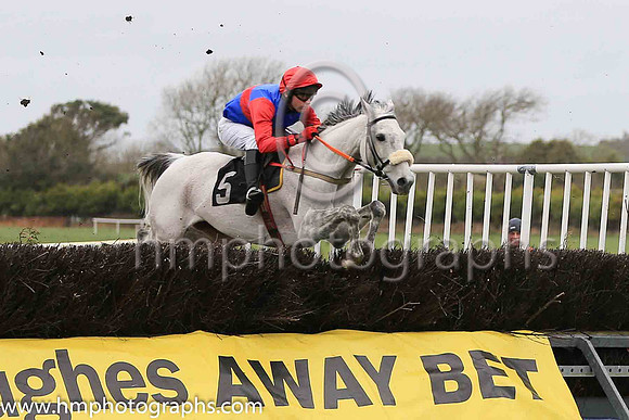 04th NEVADA ROSE and N Gault ( 5 , ROYAL BLUE,red hoop; red sleeves; red cap ) Trainer: S. Michael Millar,, Owner : S. Michael Millar