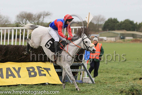 04th NEVADA ROSE and N Gault ( 5 , ROYAL BLUE,red hoop; red sleeves; red cap ) Trainer: S. Michael Millar,, Owner : S. Michael Millar