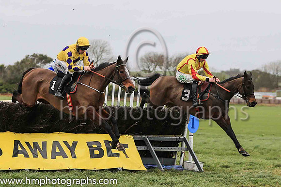 01st MT LEINSTER GOLD and B O'Neill ( 1 , YELLOW,purple triple diamond; yellow,purple diamonds sleeves  purple diamond sleeves; yellow cap ) Trainer: Colin Bowe,, Owner : Anthony Kearns
