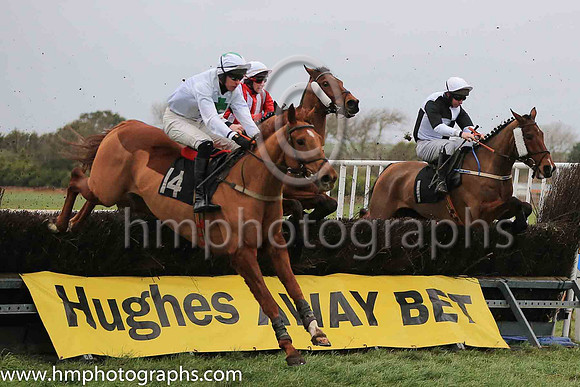 SOUNDAWAY and P C Bannon ( 14 , WHITE,green cross of lorraine; white sleeves; white cap,green diamond ) Trainer: Susanne Macken,, Owner : Stephen Macken Andrew Cox