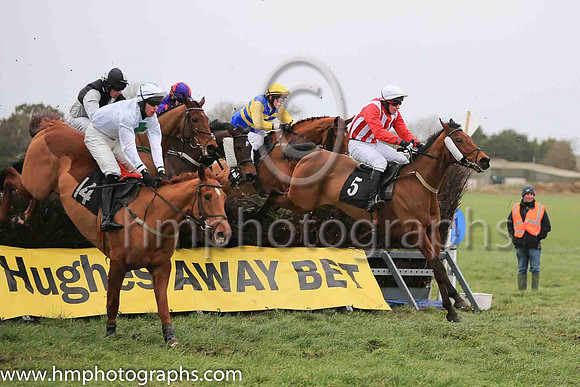 SOUNDAWAY and P C Bannon ( 14 , WHITE,green cross of lorraine; white sleeves; white cap,green diamond ) Trainer: Susanne Macken,, Owner : Stephen Macken Andrew Cox