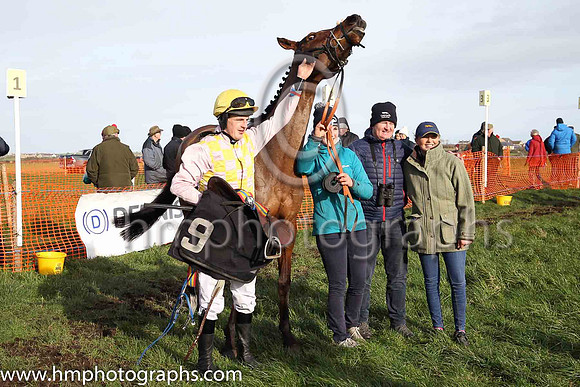 01st TANGO THEATRE and S Connor ( 9 , PINK  YELLOW CHECK; pink sleeves; yellow cap ) Trainer: Warren Ewing,, Owner : Warren Ewing