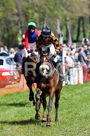 Mister Philson , winner, Jockey Derek O'Connor - FT8E2011-e