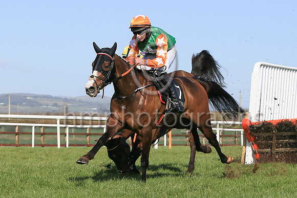 01st No Thanks   and D P Maxwell ( 7 , green, white star ) Trainer - M J Smith , Owner - Rory Doyle