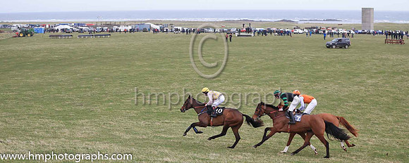 BOLD GETAWAY and J G Gainford ( 10 , WHITE  BLACK HOOPS; white  black hooped sleeves; white cap,black star ) Trainer: Warren Ewing,, Owner : Warren Ewing
