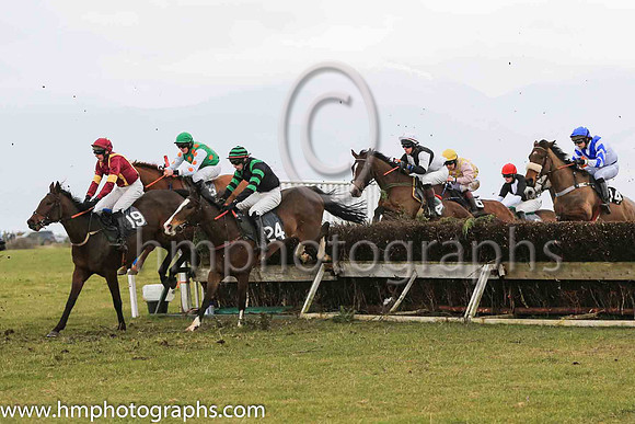 01st OSCAR ELITE and J W Hendrick ( 24 , BLACK,emerald green epaulettes; black  emerald green hooped sleeves; black  emerald green hooped cap ) Trainer: Cormac Doyle,, Owner : Partnership Monbeg Farm