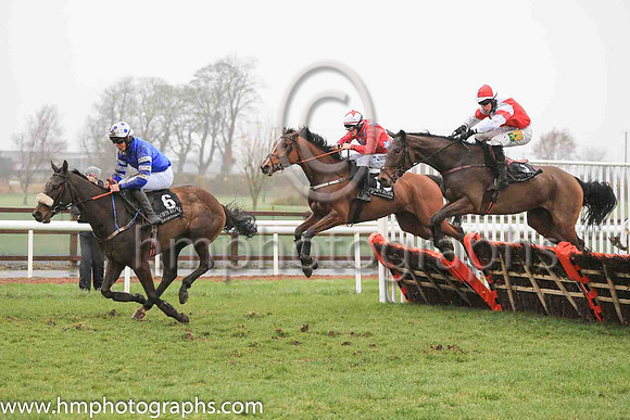 14th Thimbleweed and J S McGarvey ( 3 , red and white diabolo ) Trainer - N C Kelly , Owner - Sean Convery  Mary Convery