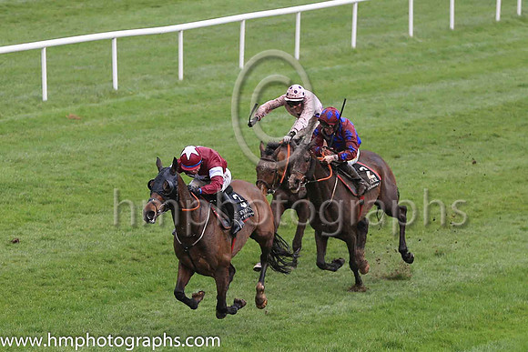 01st Monbeg Notorious and D F O'Regan ( 3 , maroon, white star ) Trainer - G Elliott , Owner - Gigginstown House Stud