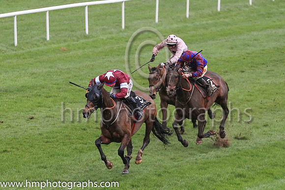 01st Monbeg Notorious and D F O'Regan ( 3 , maroon, white star ) Trainer - G Elliott , Owner - Gigginstown House Stud