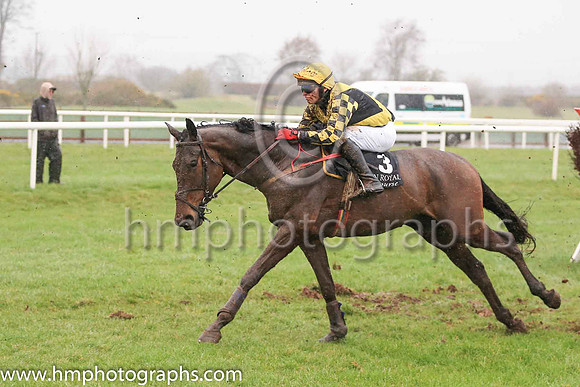 04th Duckphil and Mr N Gault 7 ( 3 , dark blue, yellow cross sashes ) Trainer - S Millar , Owner - Miss Aileen O?Sullivan