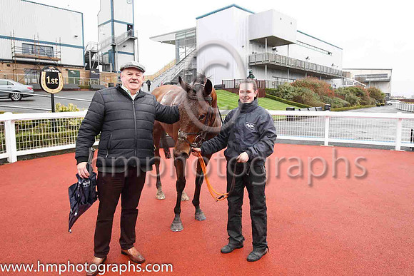 01st Prospectus and J B Kane 5 ( 4 , red, blue stars ) Trainer - G P Cromwell , Owner - McAlpine Syndicate<br/>Pat McGuinness representing the syndicate and sable lass Michell Walsh