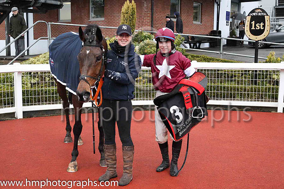 01st Monbeg Notorious and D F O'Regan ( 3 , maroon, white star ) Trainer - G Elliott , Owner - Gigginstown House Stud