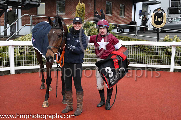 01st Monbeg Notorious and D F O'Regan ( 3 , maroon, white star ) Trainer - G Elliott , Owner - Gigginstown House Stud