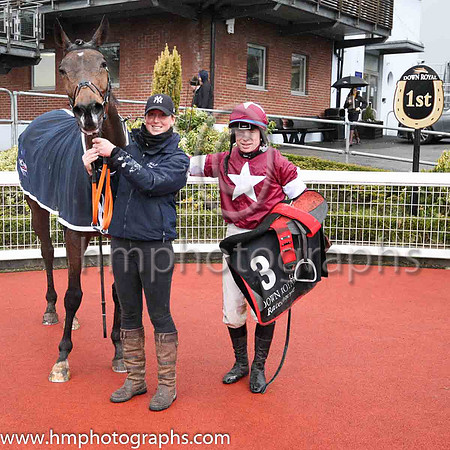 01st Monbeg Notorious and D F O'Regan ( 3 , maroon, white star ) Trainer - G Elliott , Owner - Gigginstown House Stud