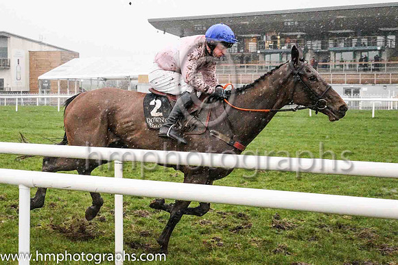 01st Delvino and Mr M J O'Hare ( 2 , pink, white hoop ) Trainer - D A McLoughlin , Owner - Mrs P J Conway