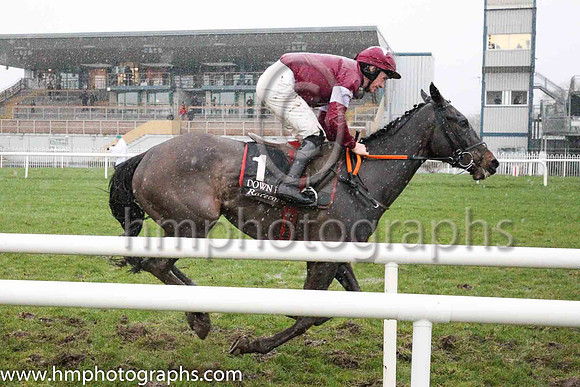 04th Beth Horan and Mr P J Vaughan 7 ( 1 , maroon, white star ) Trainer - G Elliott , Owner - Gigginstown House Stud