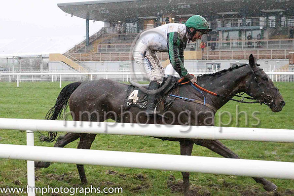 05th Hollow Moon and Mr D G Lavery 3 ( 4 , white, green sleeves ) Trainer - B R Hamilton , Owner - Neville Reid  David Laverty