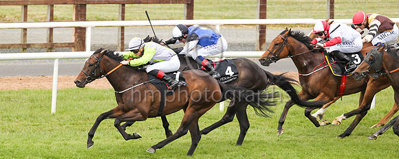 01st Chocquinto  and Sam Ewing 5 ( 7 , purple, light green braces ) Trainer - Miss H McLoughlin , Owner - Timothy Bourke