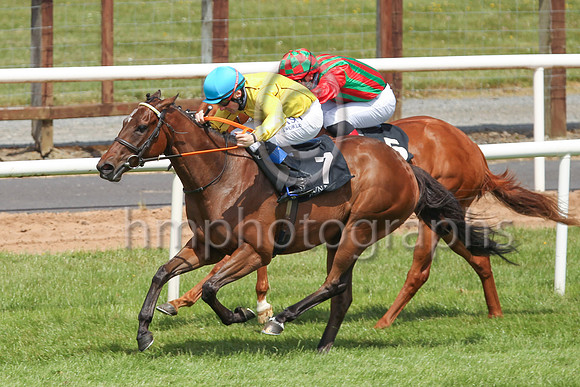 02nd Caleta Sunrise and S B Kelly 3 ( 5 , red and green stripes ) Trainer - J P Murtagh , Owner - Desmond Doherty