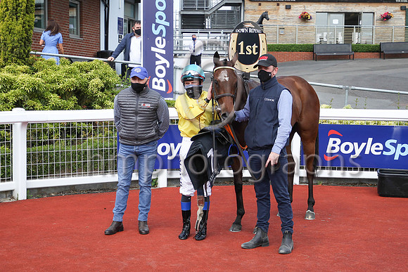 01st Cherry Bloom and C D Hayes ( 7 , yellow,light blue cap ) Trainer - W McCreery , Owner - Renzo Forni