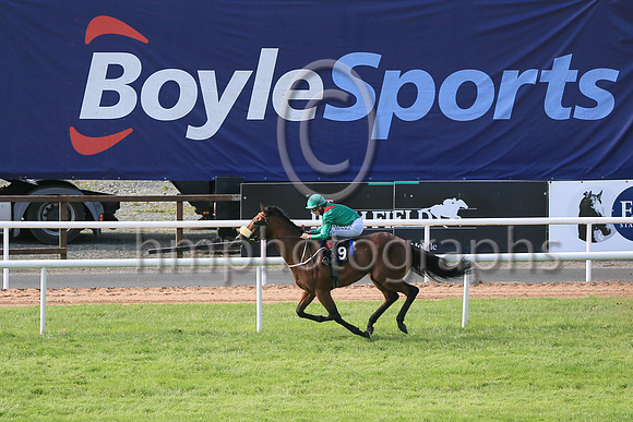01st Silaiyli   and R P Whelan ( 9 , green, red epaulettes ) Trainer - M Halford , Owner - H H Aga Khan