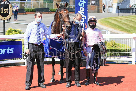 01st Iowa   and M C Hussey ( 13 , salmon ) Trainer - A P O Brien , Owner - Mrs John Magnier   Michael Tabor   Derrick Smith