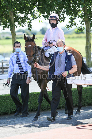 01st Iowa   and M C Hussey ( 13 , salmon ) Trainer - A P O Brien , Owner - Mrs John Magnier   Michael Tabor   Derrick Smith
