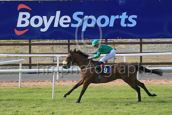 01st Silaiyli   and R P Whelan ( 9 , green, red epaulettes ) Trainer - M Halford , Owner - H H Aga Khan